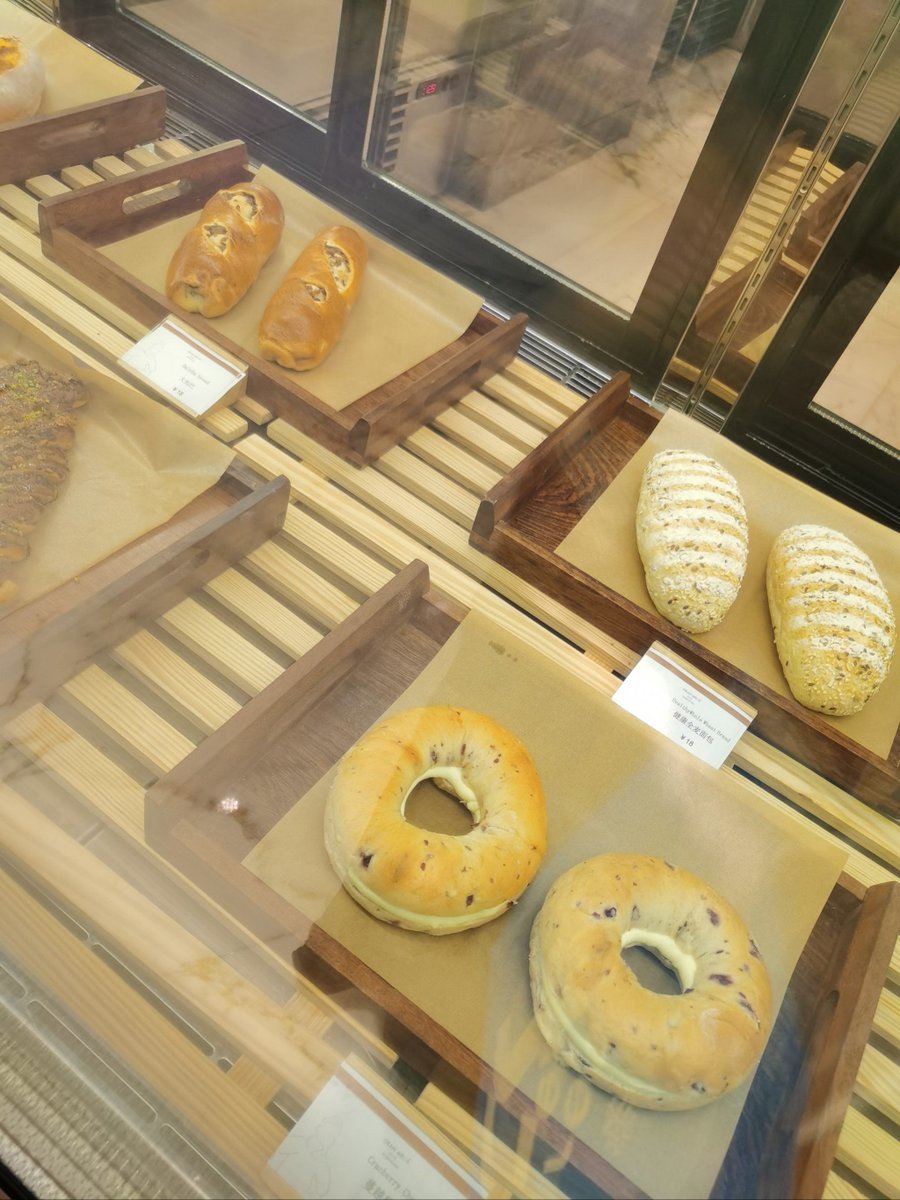 Wada411's tweet photo. Our fresh daily stock just landed! Cold brew coffee, grab-and-go sandwiches, and crispy snacks ready for your midday pick-me-up. Pop in now! https://t.co/mONiVBlPbO