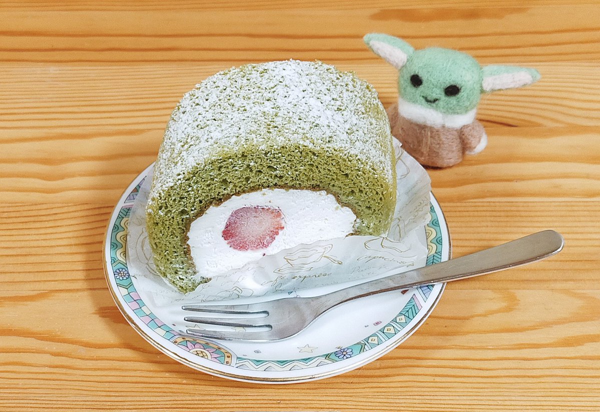 Rty08mg's tweet photo. 坊や、ロールケーキだよ。 https://t.co/ZpFsCpIKRq