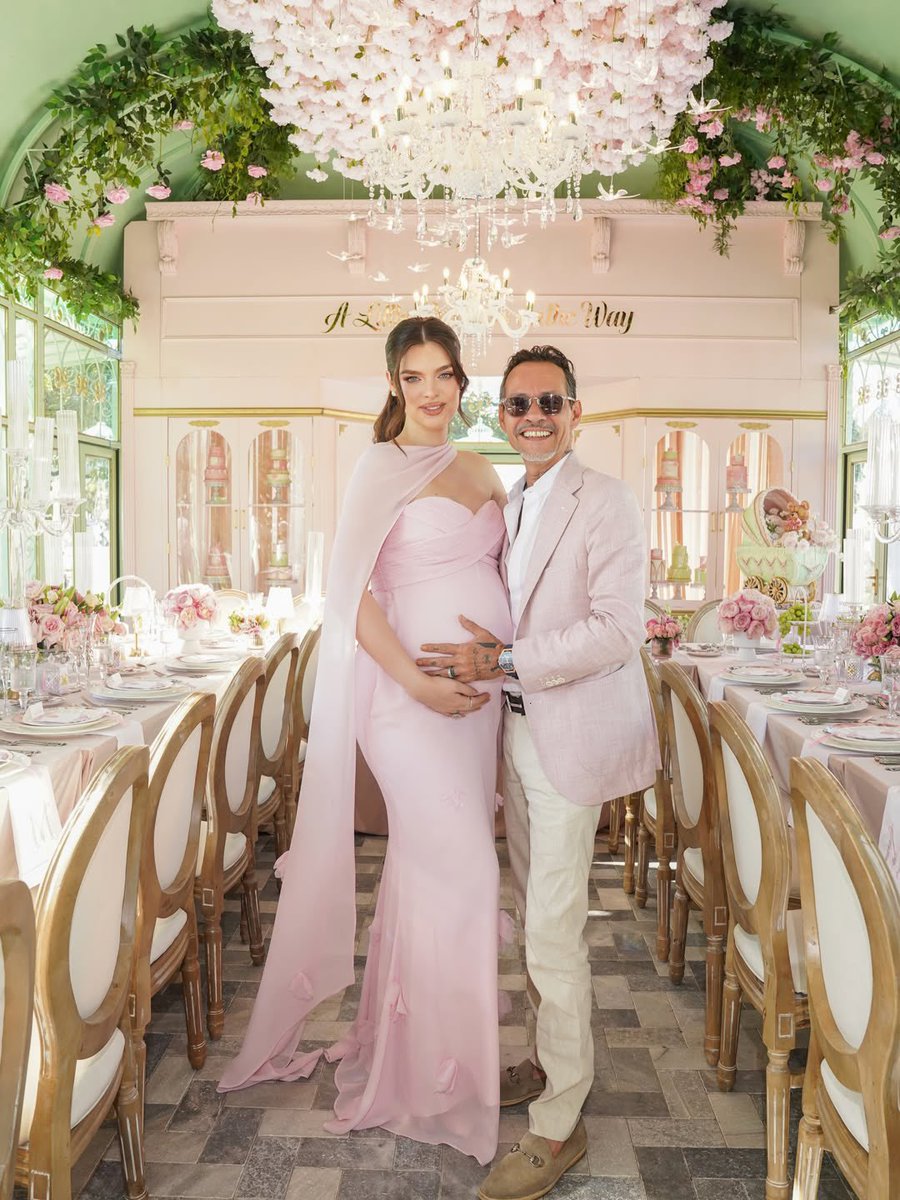 zeta93fm's tweet photo. Solo restan días para el nacimiento te la niña de @marcanthony y @nadiaferreira 🩷🤍 

#zeta93 https://t.co/4ZXvW13BAq