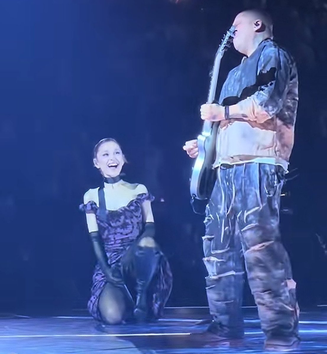 gwsmoonlights's tweet photo. LOOK AT HER SMILEEE :’( she’s too cute https://t.co/VHq2K9YnLV
