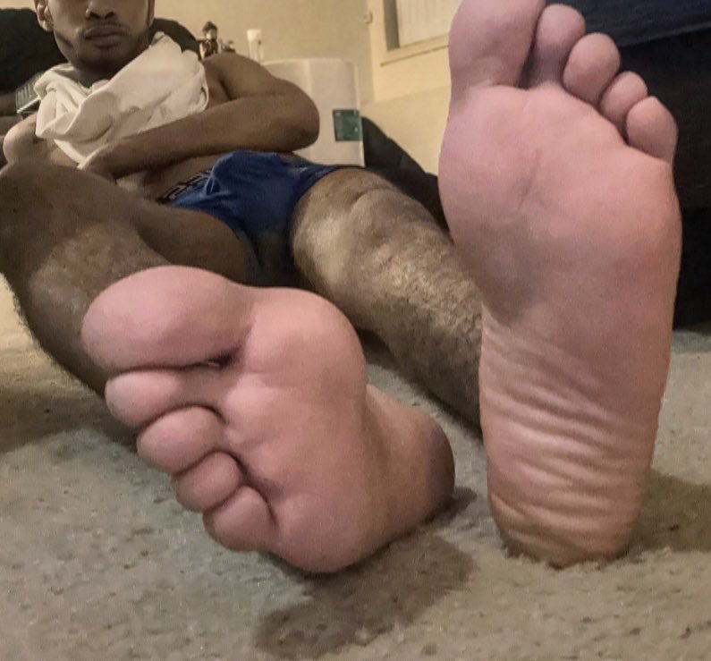Angelll_rrr's tweet photo. Where the 🥷 who like to sniff 🦶🏽? https://t.co/t0lzgBLUeh