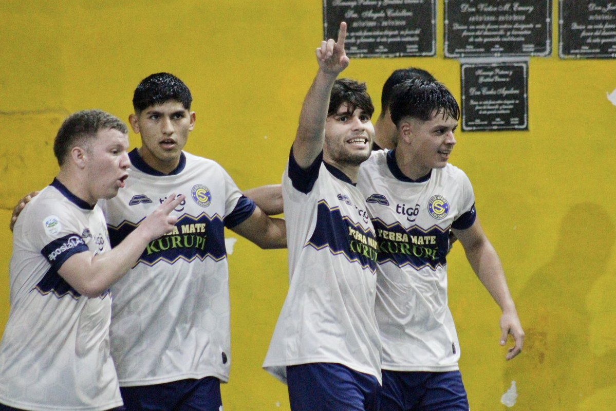 FutsalAPF's tweet photo. 🗞️ Los números de segunda fecha de la categoría Honor.

3 de Noviembre, Sport Colonial y Deportivo Sajonia ocupan los primeros lugares en la tabla de posiciones tras el cierre de un capítulo que dejó un total de 29 goles convertidos.

🔗 https://t.co/mh9mOnsRQi

#FutsalAPF🇵🇾 #CategoríaHonor2026⚽️