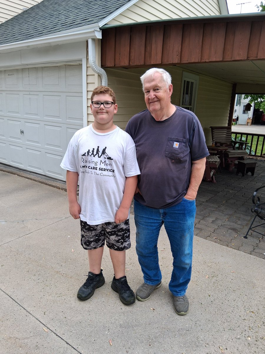 iamrodneysmith's tweet photo. Brian of Colby, Wisconsin ,who is taking part in our 50 yard challenge mowed a lawn recently ! Lawn 12 for him ! https://t.co/YKr0GDzbFU