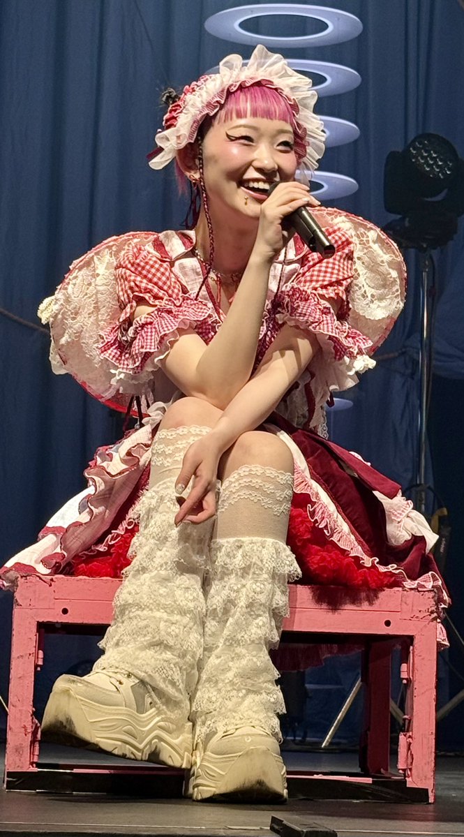kATAyu__'s tweet photo. 昨日も素晴らしい歌声で魅せてもらったおかげで週明けから元気満タンです😄
怪獣島で転んでから右膝が赤くなってて、ご本人は大丈夫と言ってたけど今日になって痛くなっていないかちょっと心配… https://t.co/1UrOTQtLcE