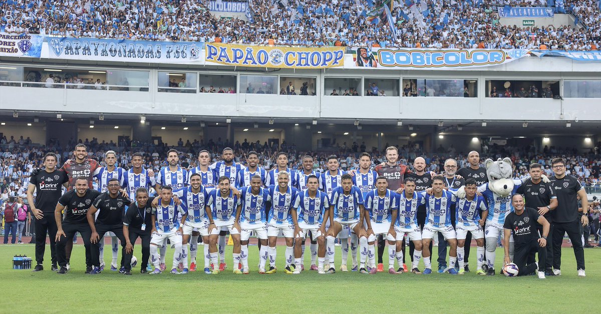 Bicolor1914's tweet photo. Quem não aprendeu em 112 anos, talvez não aprenda agora, mas ainda assim vou falar: 

O PAYSANDU É UM TIME COPEIRO, destinado a levantar troféus, não tem jeito! E quando perde é por descuido, mas depois vem a virada. 

Respeita o Lobo, respeita o Papa Títulos da Amazônia! https://t.co/Hha61w3DnZ
