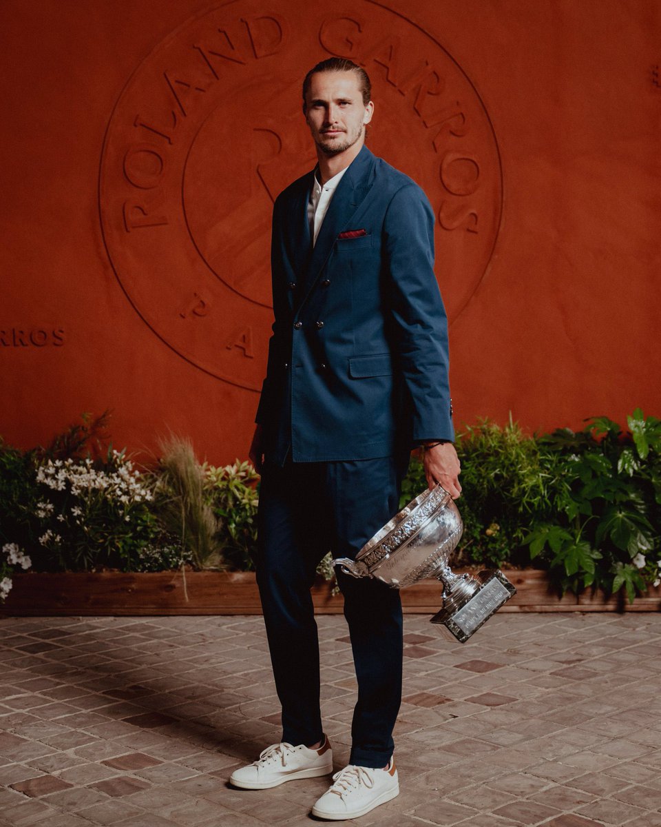 loudpunts's tweet photo. He kept showing up and was consistent . Victory belongs to the most Tenacious #RollandGarros https://t.co/xy9e0kISSL