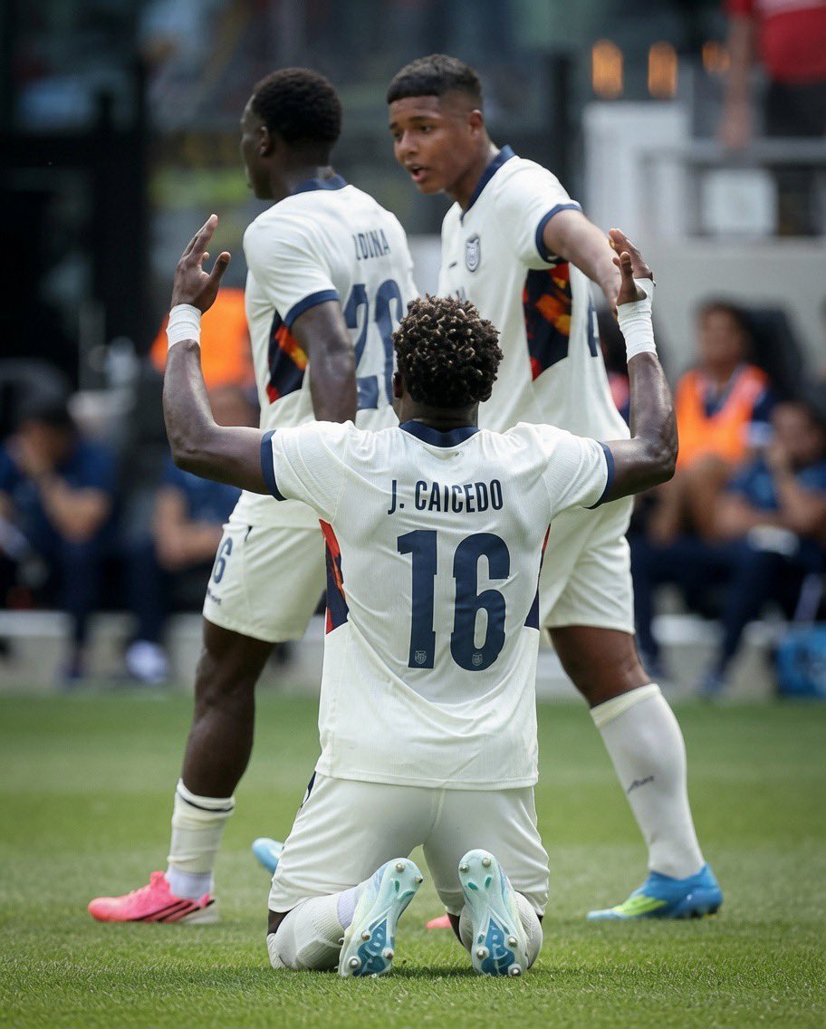 MigrantesES's tweet photo. 🟨🟨🟦🟥 | 🚨 ¡SEGUNDA VICTORIA DE LA TRI EN LA FECHA FIFA! 🇪🇨💪
3-0 a Guatemala y seguimos demostrando carácter.
J. Caicedo abrió el marcador arrodillándose ante la hinchada 🔥
¡Esta selección sí tiene hambre! 🇪🇨
#LaTri #Ecuador #FechaFIFA https://t.co/SGRrAHIK7Z