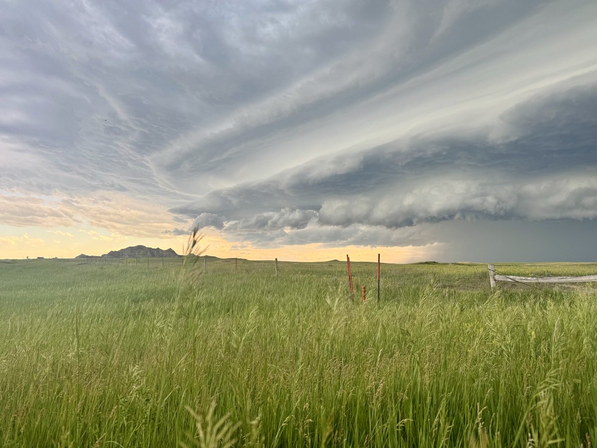 MesonetMan's tweet photo. South Dakota produces some incredible views. South of Buffalo, SD. #sdwx https://t.co/hmp3cdCfdF
