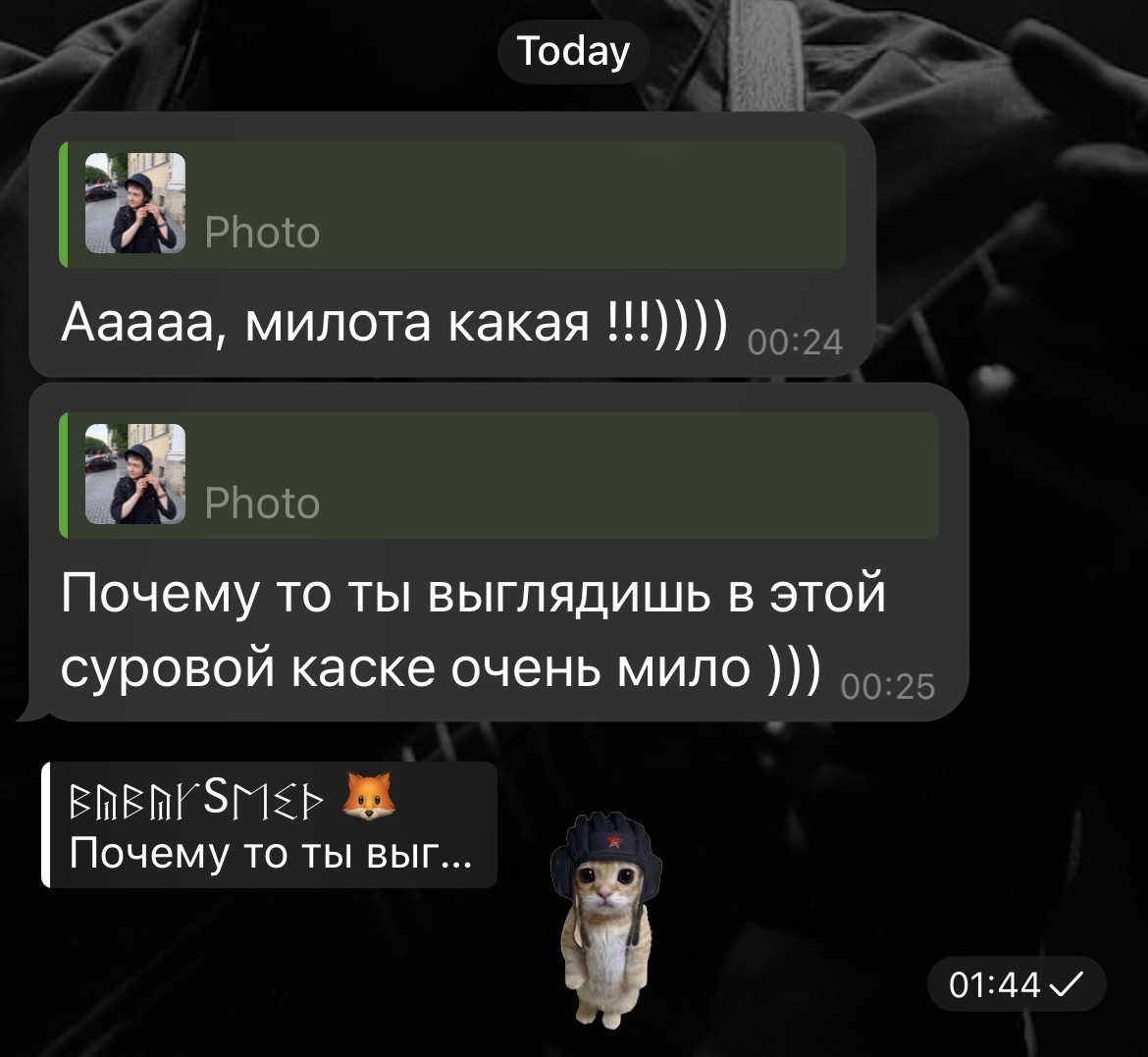 annd_less's tweet photo. [Товарищ купил мопед, попросила у него померить каску] https://t.co/iX9d47VH3Q