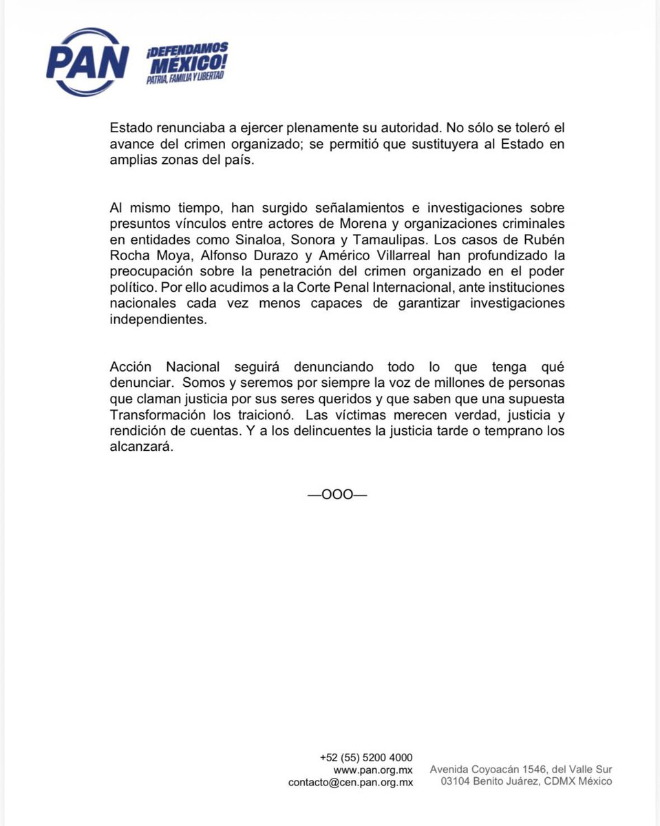 eledesmaa's tweet photo. ¡Qué barbaridad! El líder del Cártel Inmobiliario, presidente de @AccionNacional, @JorgeRoHe, "carismático e inteligente" como la señora @kenialopezr, decidieron denunciar ante la Corte Penal Internacional al expresidente, @FelipeCalderon, perdón al expresidente @lopezobrador_.

La "gran idea" nació mientras celebraban con el American Society, el 250 aniversario de la independencia de Estados Unidos, con grandes invitados: @alitomorenoc @RicardoAnayaC, @LillyTellez, @RicardoBSalinas, @rubenmoreiravdz, @Rosario_Robles_, @Javier_Alatorre, etc.     

Si en la CDMX entramos en Plan de Contingencia Ambiental, es porque a Jorge y la señora Rabadan, les humeó harto la cabeza por tan brillante idea.

https://t.co/jjt3NnIc2g