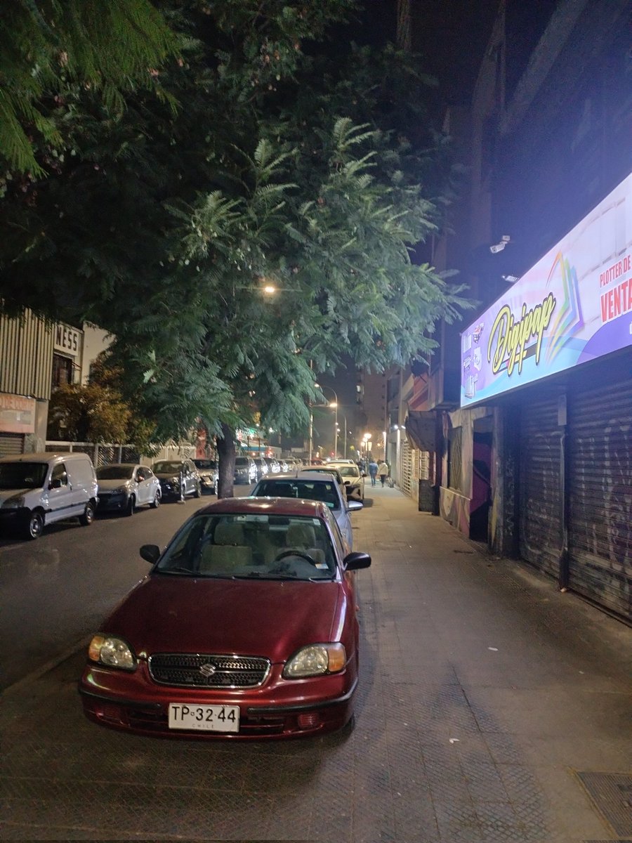pbazan's tweet photo. @desbordes @Muni_Stgo @Carabdechile, todos los fines de semana, se toman la calles de serrano y Arturo Prat, sin control alguno, inclusive bloqueando veredas y nadie hace nada, foto tomada las 19:00 hrs de hoy, seguridad ciudadana nunca viene. https://t.co/zXdvyAiS7U