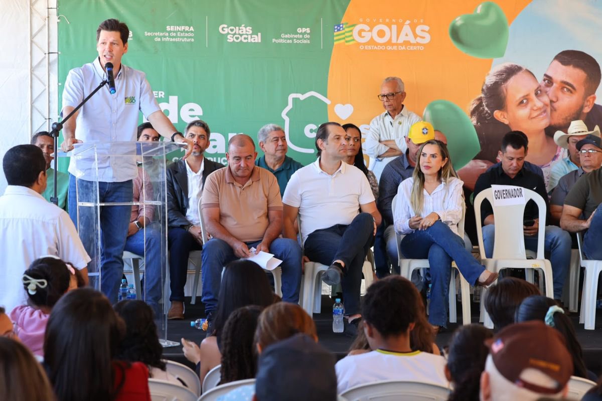 podergoias's tweet photo. Daniel Vilela entrega 50 casas a custo zero em Serranópolis e amplia acesso à moradia digna no interior de Goiás - via @podergoias https://t.co/AvobEWIlLY https://t.co/lU5uxpyIZZ