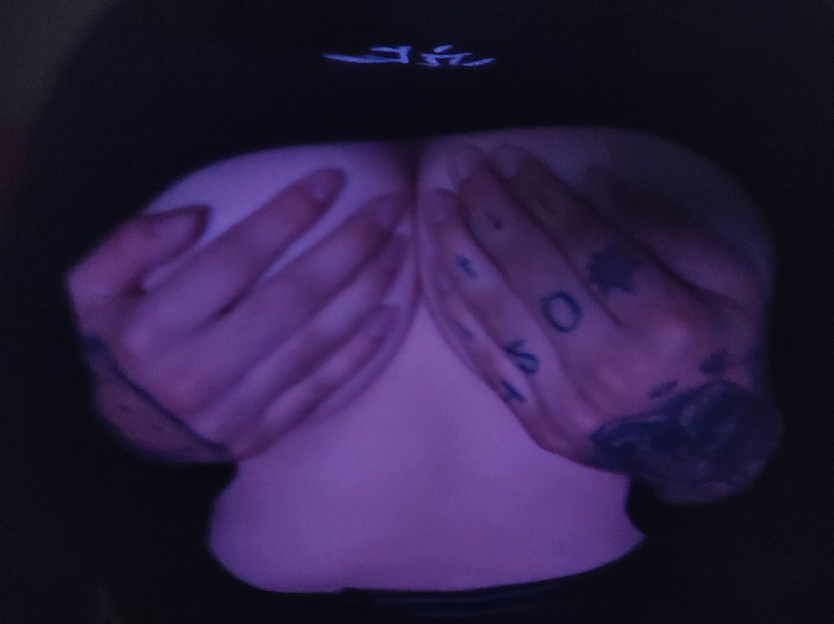 Nely_y_ye's tweet photo. Las usa para el estrés cuando llega de trabajar  

#sw #sex #novios https://t.co/6ke7TjgC9a