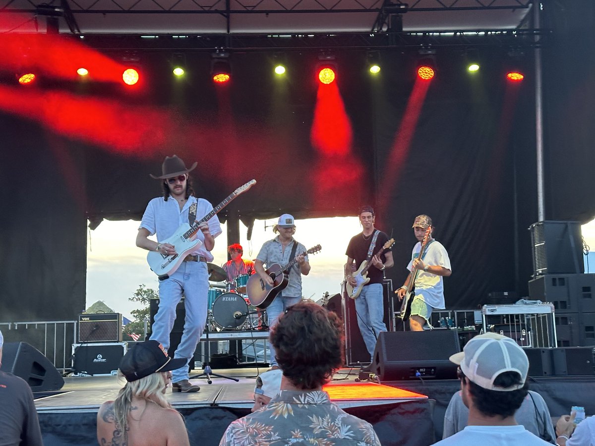 ITG885's tweet photo. Friday night rocks at CCMF with Chandler Carpenter &amp; The Reckless Souls (my fav), Cole Swindell, Whey Jennings and Luke Bryan... https://t.co/l1hiP2Eljj