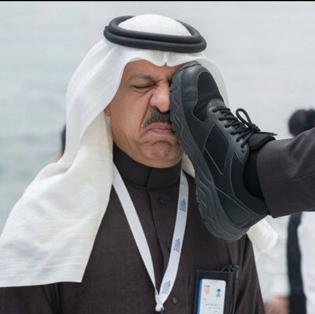 9_99i's tweet photo. بعدين لا تقولون يمثل نفسه يا عيال الكل/لب 👞👞 https://t.co/fT4GLNDdXV