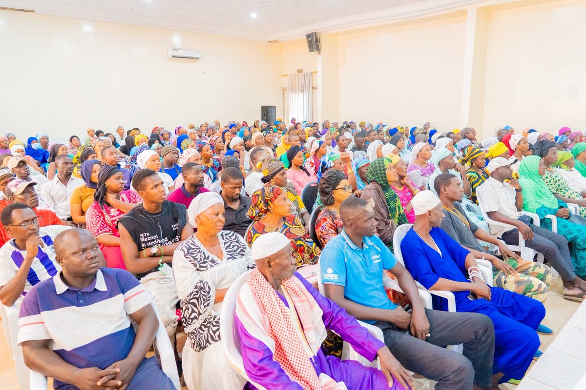 forcensenegal's tweet photo. 1/4 Le programme @forcensenegal poursuit le déploiement de ses formations en Gestion de la relation clientèle et compétences numériques essentielles destinées aux commerçants et livreurs.

Retour en images sur les temps forts de ces formations.

#forcen #unck https://t.co/lXJaCQ2uIb
