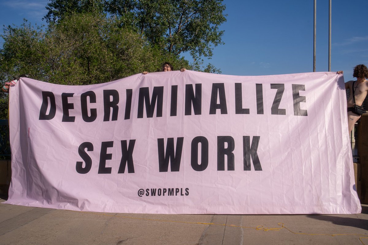 Vernacularshift's tweet photo. More shots from Dancing In The Streets from @swopmpls for International Whores' Day.
#internationalwhoresday #decrim https://t.co/sTLOq9GPKk