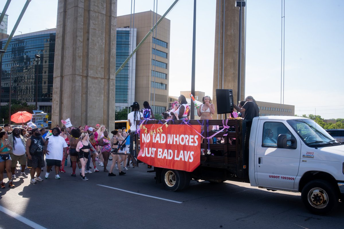Vernacularshift's tweet photo. More shots from Dancing In The Streets from @swopmpls for International Whores' Day.
#internationalwhoresday #decrim https://t.co/sTLOq9GPKk