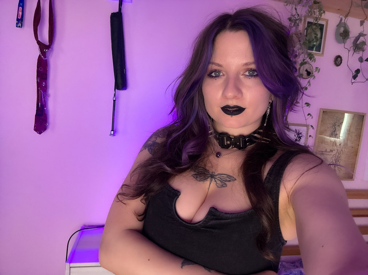 LunaFernGoth's tweet photo. say hi https://t.co/EL2PDqmpnG