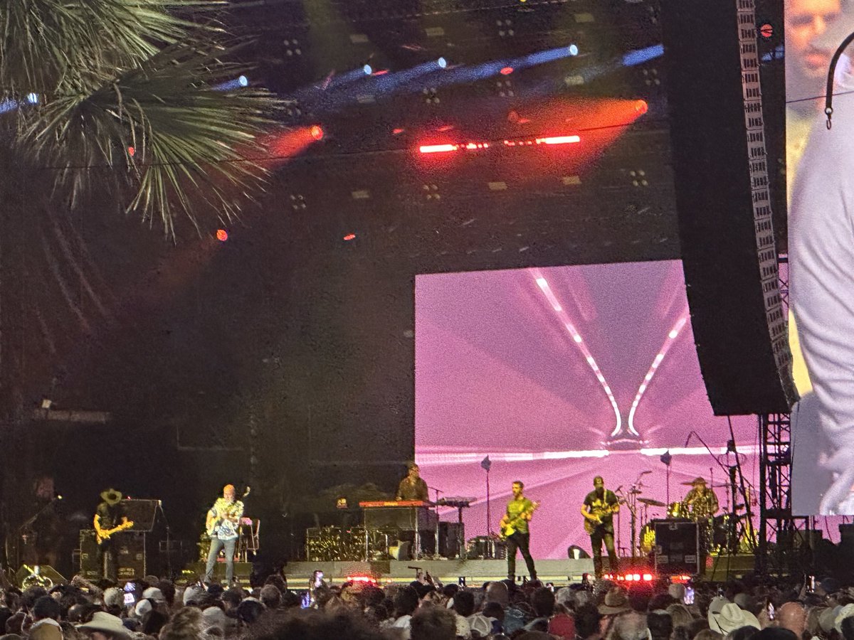 ITG885's tweet photo. Friday night rocks at CCMF with Chandler Carpenter &amp; The Reckless Souls (my fav), Cole Swindell, Whey Jennings and Luke Bryan... https://t.co/l1hiP2Eljj