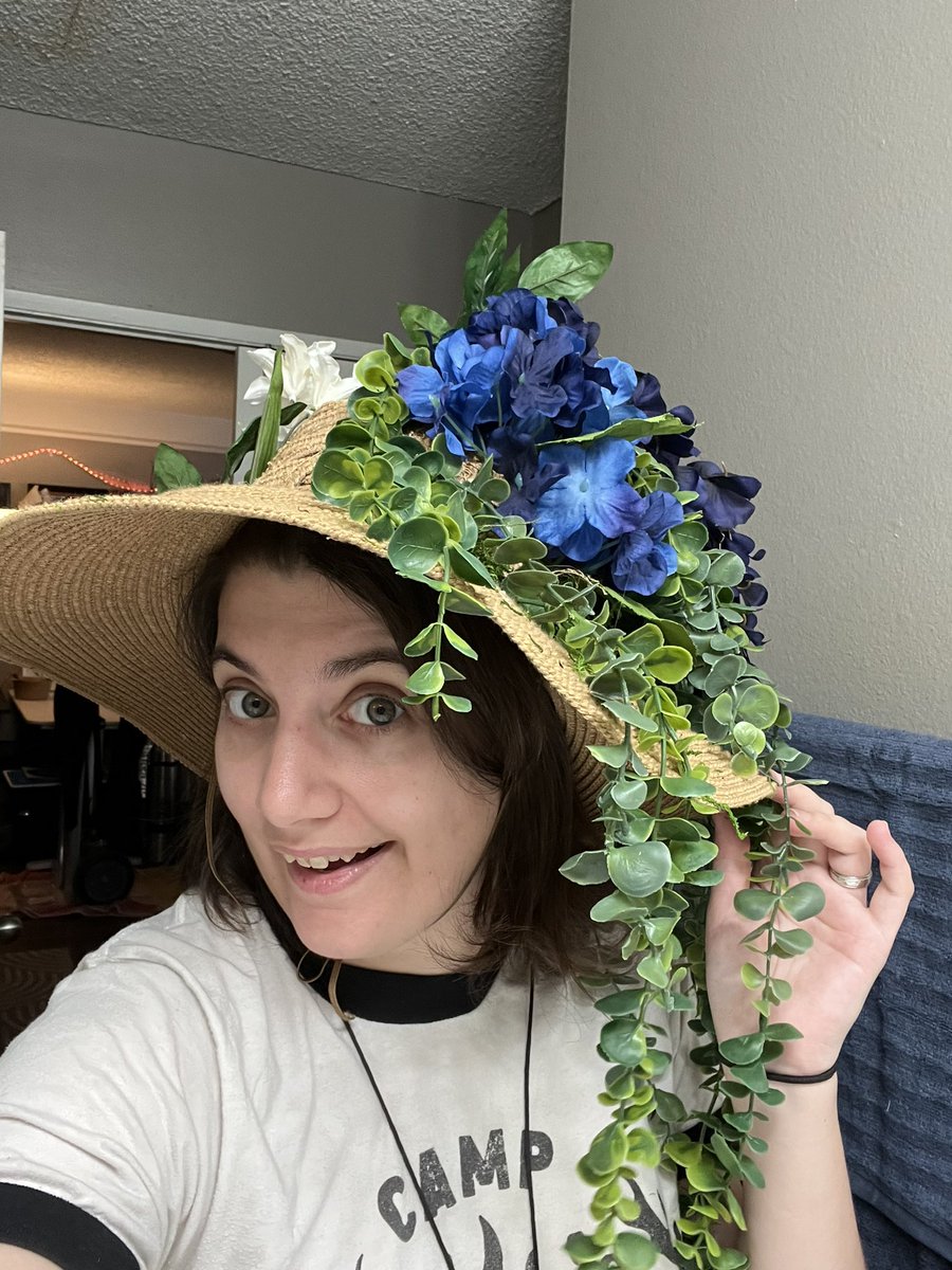 Hexamis_'s tweet photo. Finished making the most WHIMSICAL witch hat ever!! https://t.co/Js7R2ymL9b