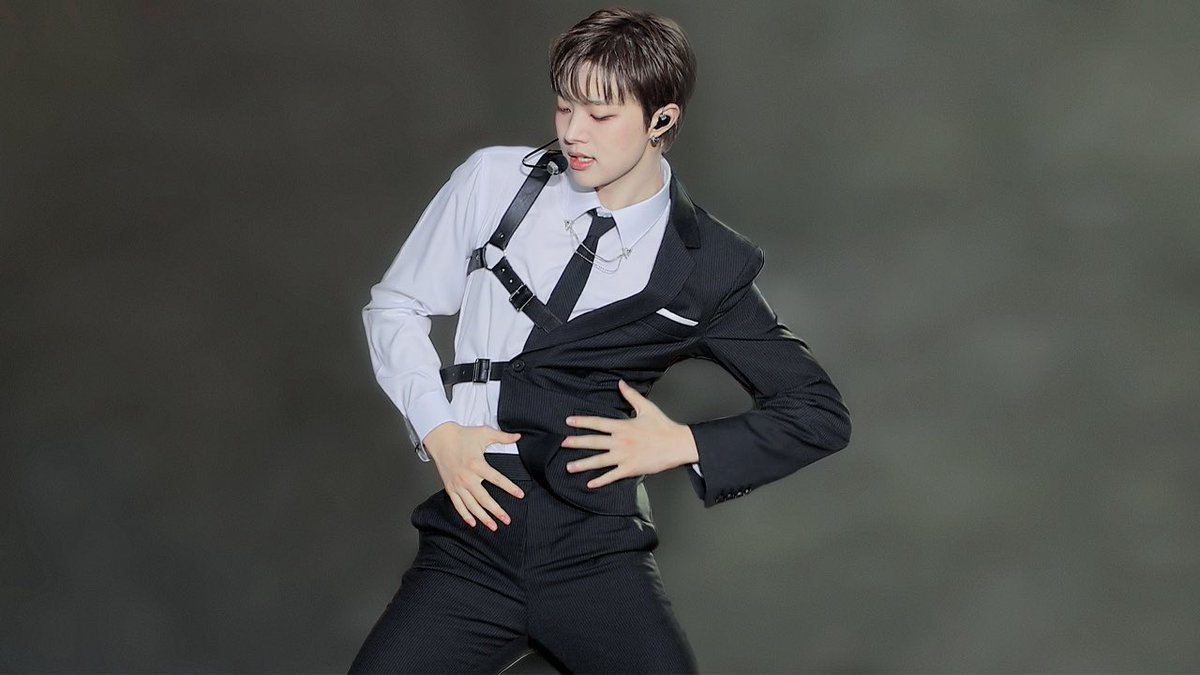 hommage0907's tweet photo. 260607 WEVERSE CON SPECIAL STAGE 널 붙잡을 노래 의주 FOCUS 

🖤https://t.co/nHA4iPa5ko https://t.co/0eFyGT8xKX