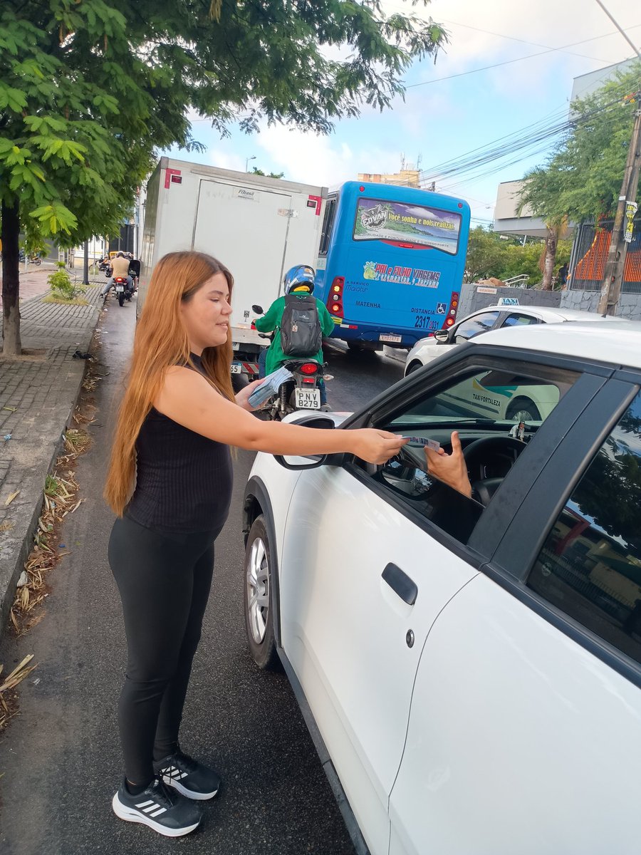 panfletar's tweet photo. Panfletagem em semáforos... https://t.co/u9nGPq3sqS
