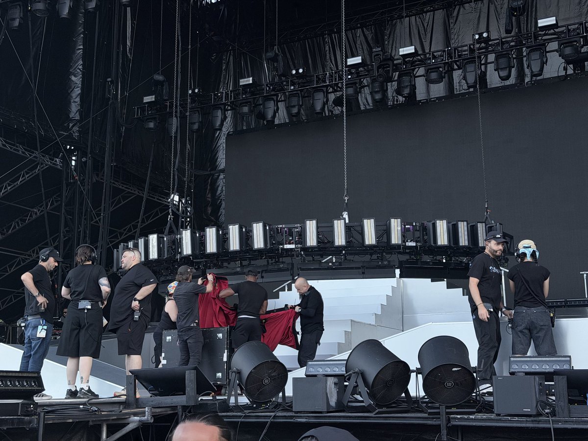 personablink's tweet photo. FIRST LOOK OF JENNIE SUMMER 26 FESTIVAL STAGE♥️ https://t.co/9YU8Z3dofB