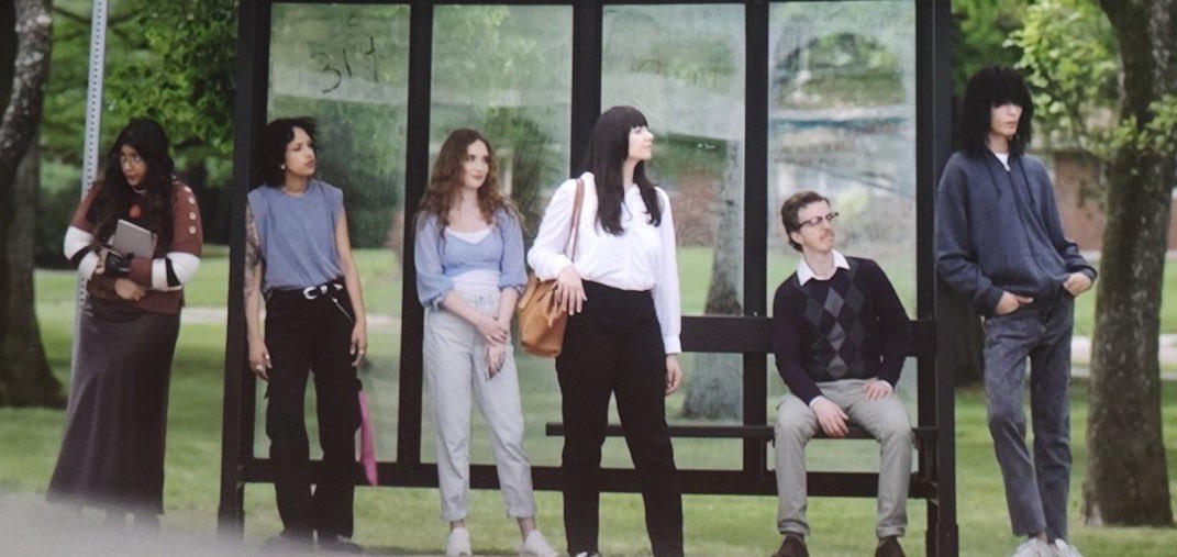 airestrike's tweet photo. 2hollis and jane remover fans at a bus stop in a walkable city https://t.co/DaHZWskwD9