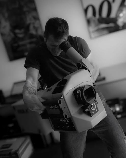 Asterion214's tweet photo. Snyder esta por estrenar una pelicula y acaba de anunciar que hara un remake de escape de nueva york.

Peor que una ex son sus haters que no dejan ni postear en sus redes sin ponerse a llorar nada de lo nuevo los llena por eso siempre vuelven a hablar de el. https://t.co/bbVrNGo6KK