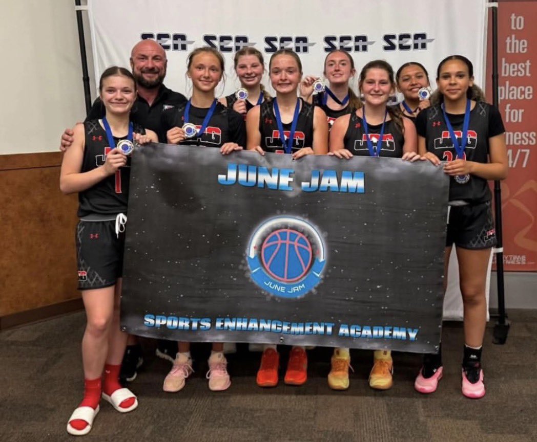 leowallace34's tweet photo. So proud of these girls! We went 3-0 today! https://t.co/YaQVtZh4Lr