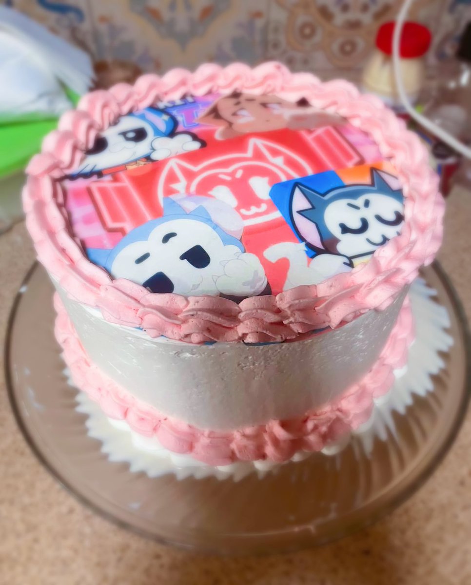 PonyrLucy's tweet photo. Pastel de kit por mi cumpleaños acá bien perdedora 🐱🎉💖
Te amo kit!!!! 🗣️🗣️🗣️
#kit #Brawlstras #KitBrawlstars https://t.co/n66OH6mCbL