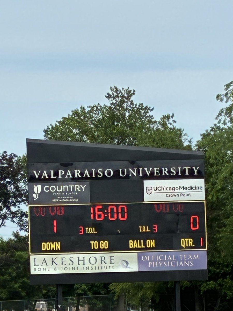 RockyGreen06's tweet photo. Had a great time competing at @valpoufootball . Thank you for having me out! I can’t wait to get back on campus. @CoachWaddle @CoachGeiger_ @CoachFeltrop @EDGYTIM @PrepRedzoneIL @CoachBigPete @mwfbrecruiting https://t.co/ZphQC6o2e8