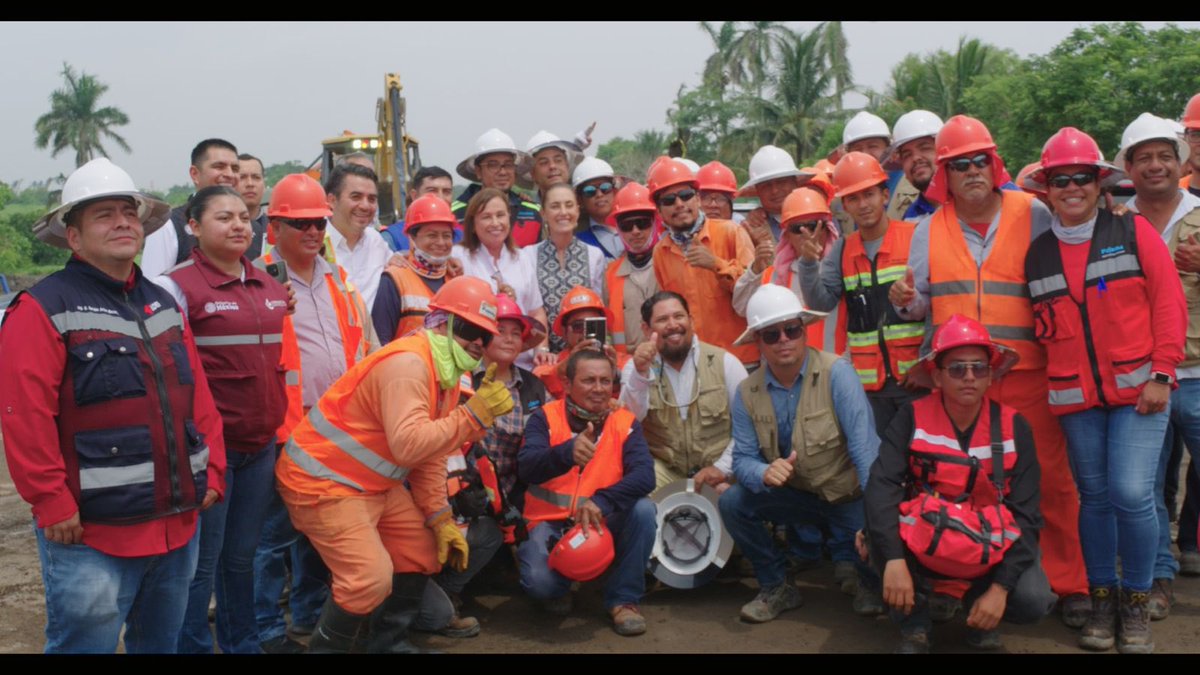epigmenioibarra's tweet photo. Cerca, cerca, cerca de la gente siempre.
Entregando obras.
Generando prosperidad compartida.
Con resultados.
Impulsando la innovación.
Así defiende @Claudiashein la soberanía nacional. Cumpliendo el mandato que el pueblo le dio en las urnas. https://t.co/VGg6Xf7qc6