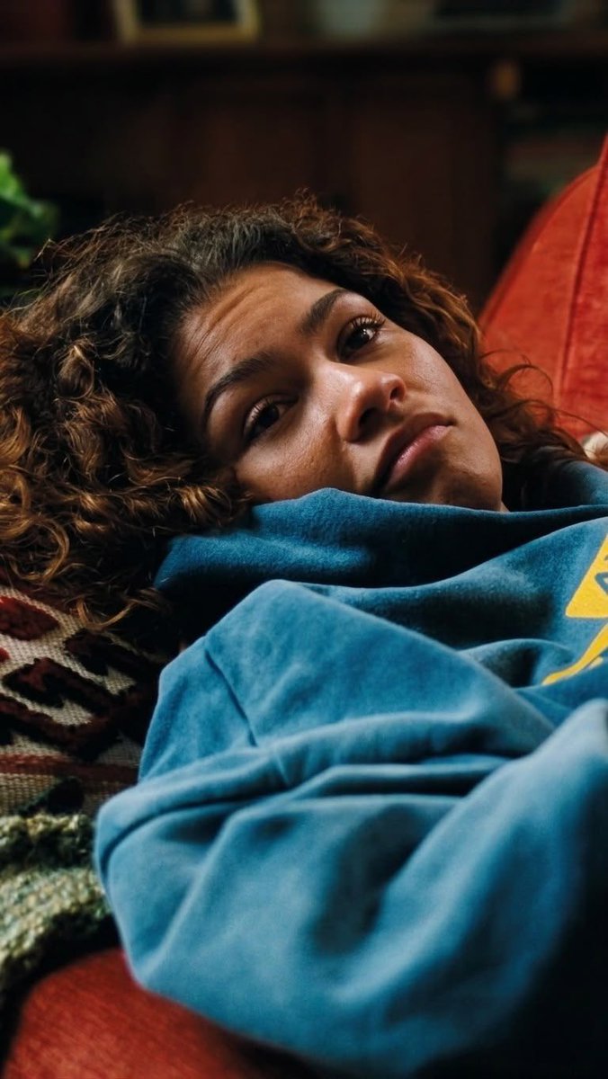 zendayahqz's tweet photo. She basically had a terrible childhood, a devastating teenage years, and the most awful adulthood years. She was only 22 years old 💔 https://t.co/wf2FfaOhyD