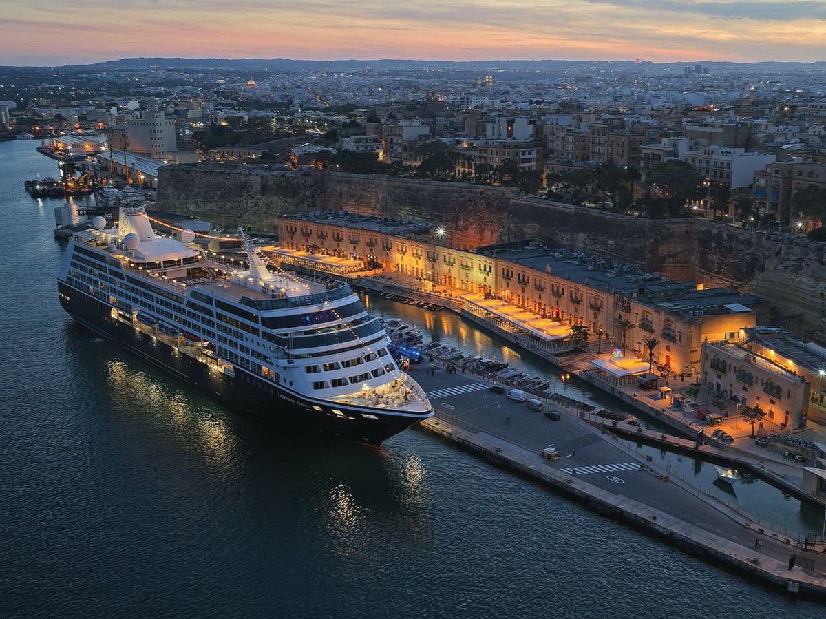 Azamara's tweet photo. Docked right in the heart of Valletta, you can step off the ship and into evenings filled with waterfront dinners, golden-lit streets, and centuries of history waiting to be explored after dark. ✨

With more time in port and late nights ashore, Valletta comes alive after sunset. https://t.co/Y1yZotJagF