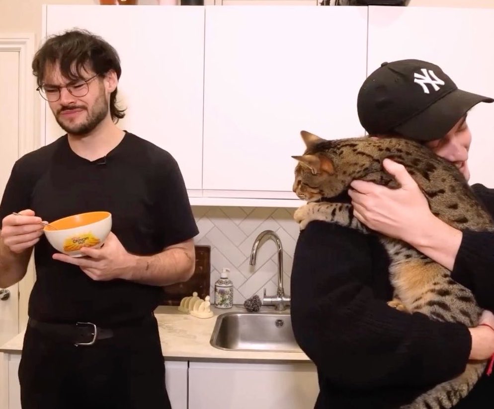 nyaangelnya's tweet photo. Catdad, dogdad, dogcatparents #willne #willNE #jamesmarriott https://t.co/utNuTJNF0M