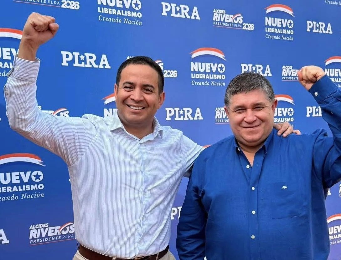 housepy_blog's tweet photo. Efrainismo sucumbió en el PLRA🇸🇴

Finalmente, 231200 liberales eligieron a Alcides Riveros como nuevo presidente del partido.🗳️

El intendente de Fernando de la Mora, con el apoyo del gobernador Ricardo Estigarribia superó el 49% del total de votos.

En segundo lugar y bastante alejado quedó el candidato enfrainista Ever Villalba, con 90335 votos (19.27%).📊

Dionisio Amarilla fue votado por 50288 afiliados. Otras 4 listas completaron el resto de los porcentajes. También se registraron 1896 votos en blanco.

La reconfiguración de las fuerzas políticas avanza firme hacia el 2028. La primera batalla será en las municipales de octubre.🗓️