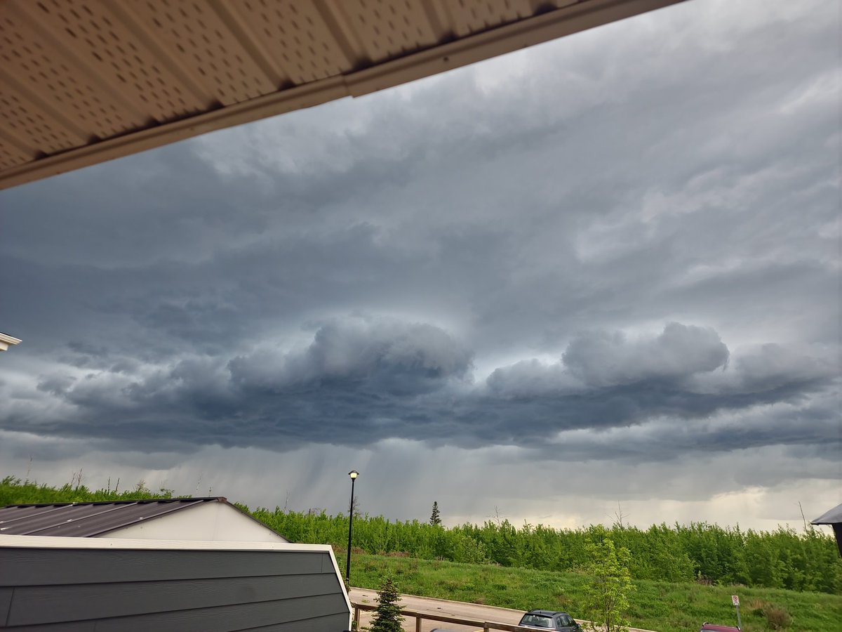 Neville73C's tweet photo. #ymm beautiful summer storms 🌩 @BadWeatherKyle @BenChernesky @BraydonMoreSo @HouckisPokisewx @joshclassenCTV @MorganLaidler @MurphTWN @Newfiestud_79 https://t.co/zP6USlcE5W