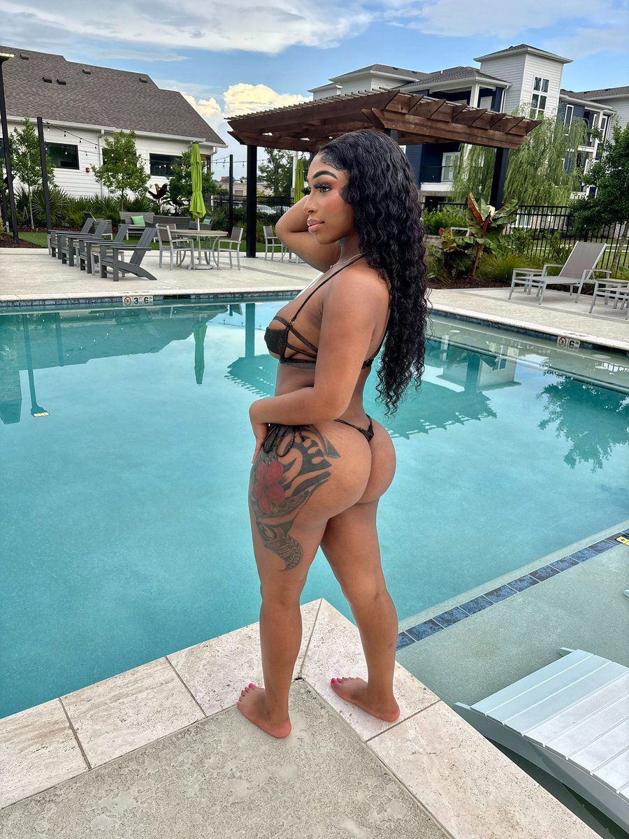 kisterrr's tweet photo. summer time fine. 🌴 https://t.co/8gu83IsV56