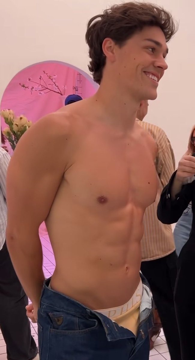 hotdudezz's tweet photo. noah beck. https://t.co/BZeQBC7O4B