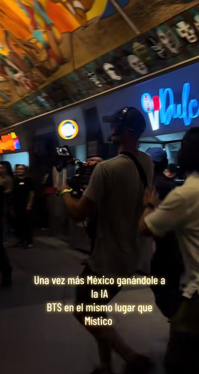 KingNamDimple's tweet photo. no hay duda de que México y la lucha libre estará en algún vlog, bangtan bomb, documental de bts https://t.co/XnVRnx9MmB