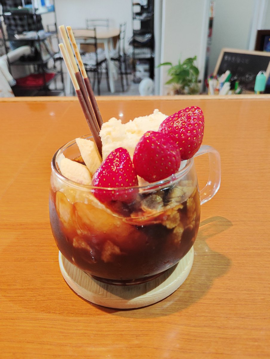 presencafe's tweet photo. 本日は11時から17時まで、店内歌会です。（夜間はお休みです）

各月のDAM採点ランキング一位の方には特製ドリンクを差し上げています。

いろんな方に一位を取って頂きたいです。 https://t.co/vPoVFR6R7U