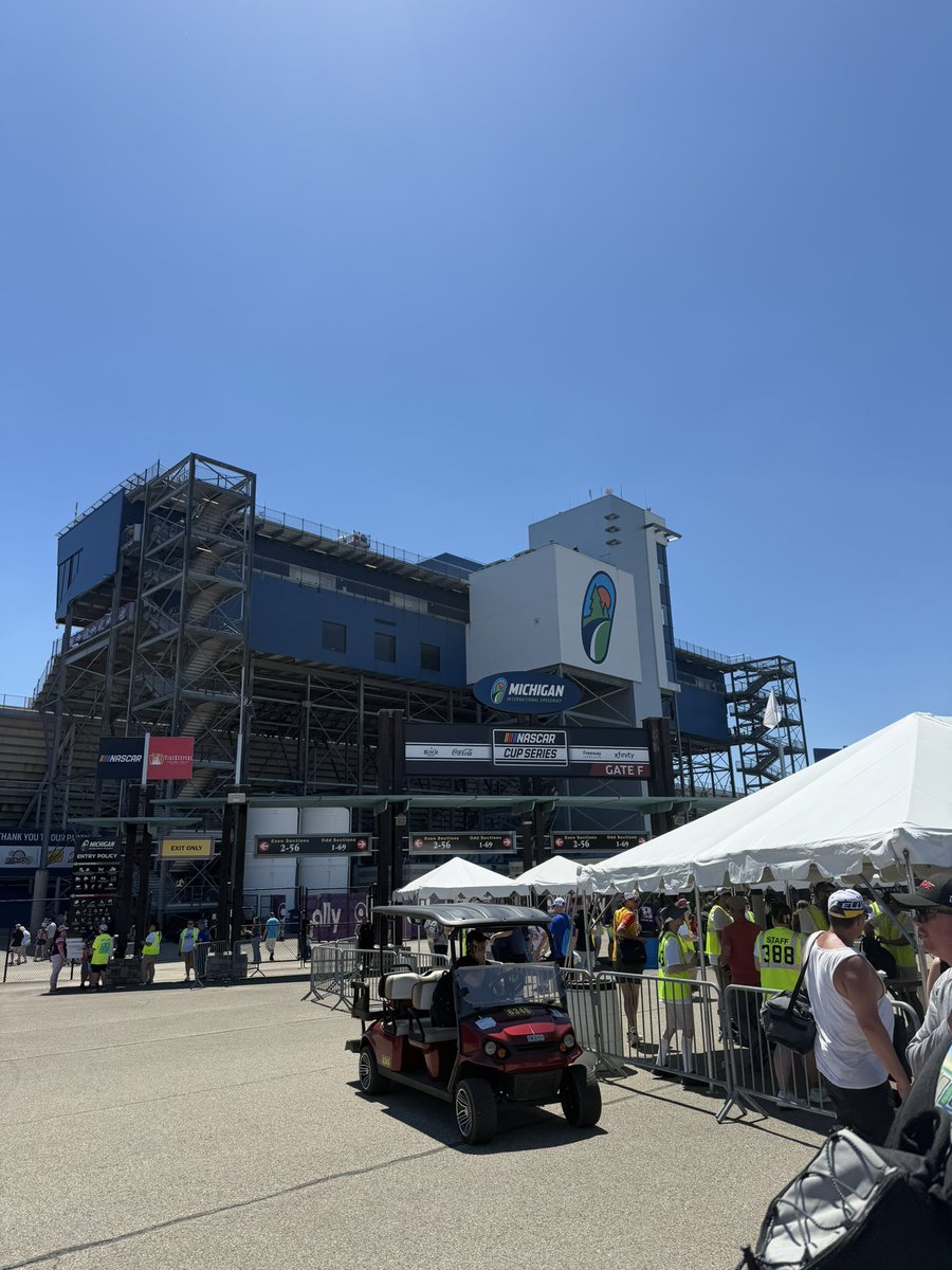 MHonaker18's tweet photo. “tHe SpOrT iS dEaD” 

Sold out Michigan was incredible. Both the truck race and the cup race was electric. 

#nascar #MIS https://t.co/4XxgABgriq