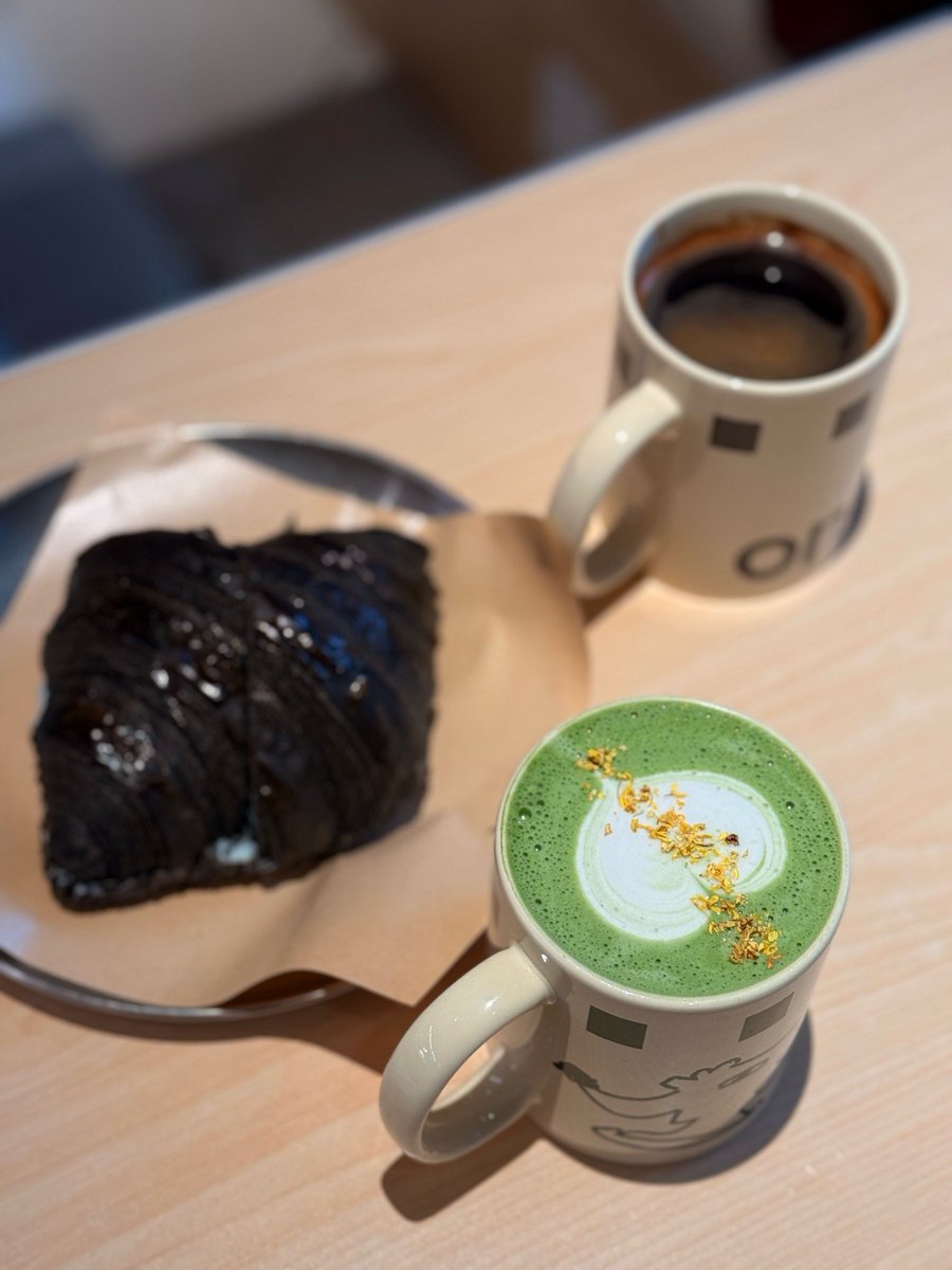 Yulia_Legkova's tweet photo. Just finished this warm matcha latte with a flaky croissant—sweet, cozy, and 10/10 for a slow morning https://t.co/i5XO75caH6