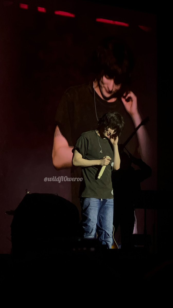 wildfl0w3roo's tweet photo. the organization was BULLSHIT, the venue hot, but the show was golden #woodz #woodzinberlin https://t.co/d9KcTYThuE