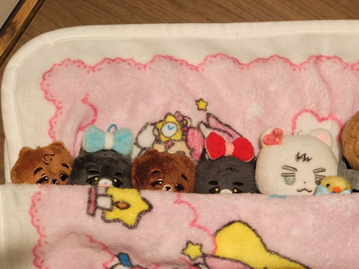 Fuku_bargain's tweet photo. いいものがあるから起きようねぇ

🐺🐻＼ｲｲﾓﾉｯﾃ?／
🐺🐻＼ﾀﾞｲﾔ? ﾀﾞｲﾔ?💎／

🐹(ﾀﾌﾞﾝﾀﾞｲﾔｼﾞｬﾅｲﾅｧ……ﾈｰﾊﾟﾔｯﾄﾞﾘｰ)
🐣＼zzz…／
🐹＼ｱｯﾆﾄﾞﾈｼｬｯﾃﾙ💦／

💎じゃなくねごめんねぇ…… https://t.co/lWLg8P8imd