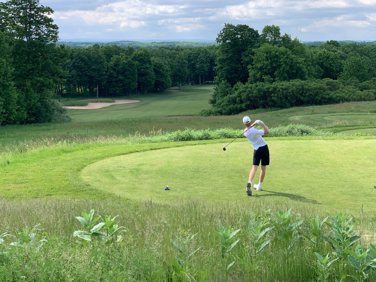 MECSDathletics's tweet photo. ⛳️Some shots from day 1 of the NYSPHSAA Golf Championships! Catch live results of the final round starting tomorrow morning using the link below! Good luck boys! @MECSDSpartans @MGeraldWilson @EricaStaiger @AmoME71 
🔗 https://t.co/56BaWxwvtp https://t.co/8JMYN3uuXX