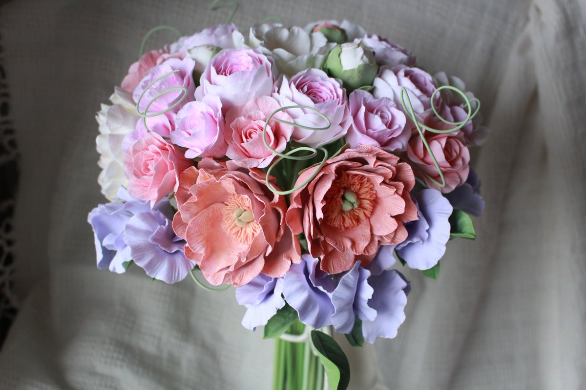 kobahandmade's tweet photo. 粘土で作ったお花の
💐ウェディングブーケ💐

✾あなたの大切な日の想い出を彩るお花✾

お客さまのご希望をお伺いして
花言葉も考えながら、どのお花にしようか提案させていただきました✨️

一つ一つあなただけのために作られたお花は、枯れることなく想いを形にして残すことができます✨️ https://t.co/hk9y70ZNUW
