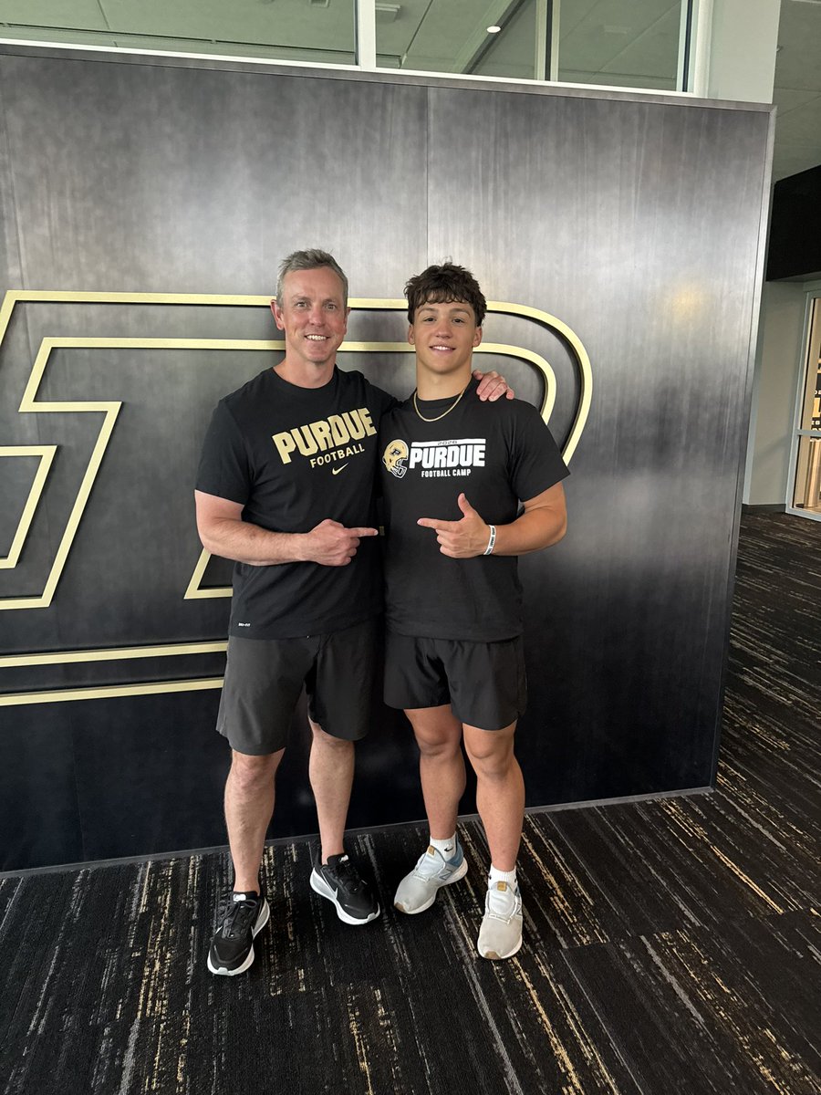 noah_wallis09's tweet photo. Had a great time at Purdue today, love getting to work with @CoachKaneBoiler and @Nrenna. After the camp had a good conversation with @Coach_Odom. Can’t wait to get back on campus!! #boilerup @KingsmenFBall @CoachMillz_ @coach_craig21  @JoeCarterFB @PeteMayberry 
@Jason_Simmons96 @JackLowary @CoachGreen93 @CoachClark3  @bradodom @CoachTyRocconi